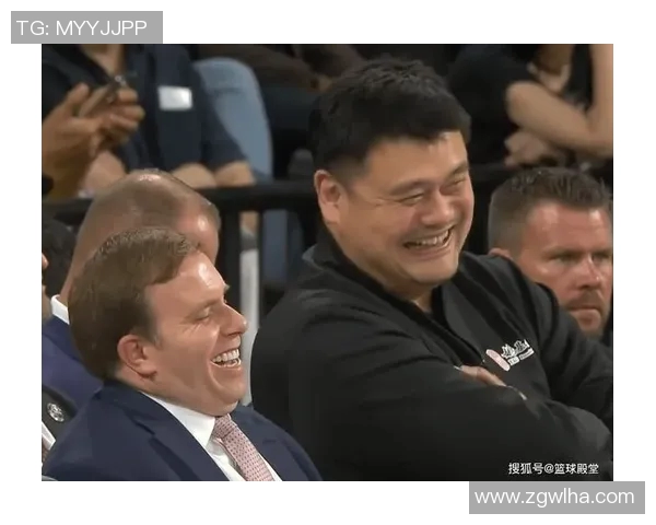 姚明摔倒瞬间引发热议球迷纷纷表达关心与支持